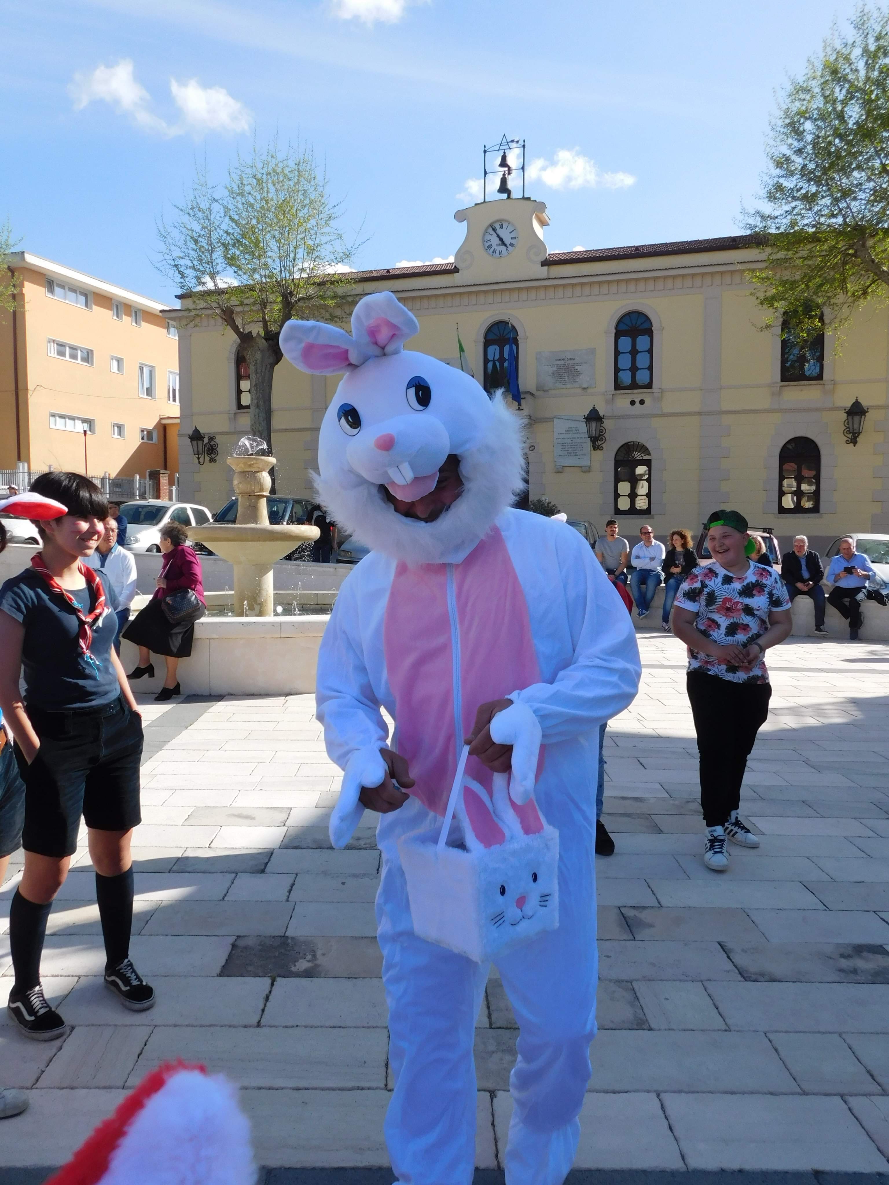 Arpaise| Boom di presenze dei bimbi in piazza per la caccia alle uova