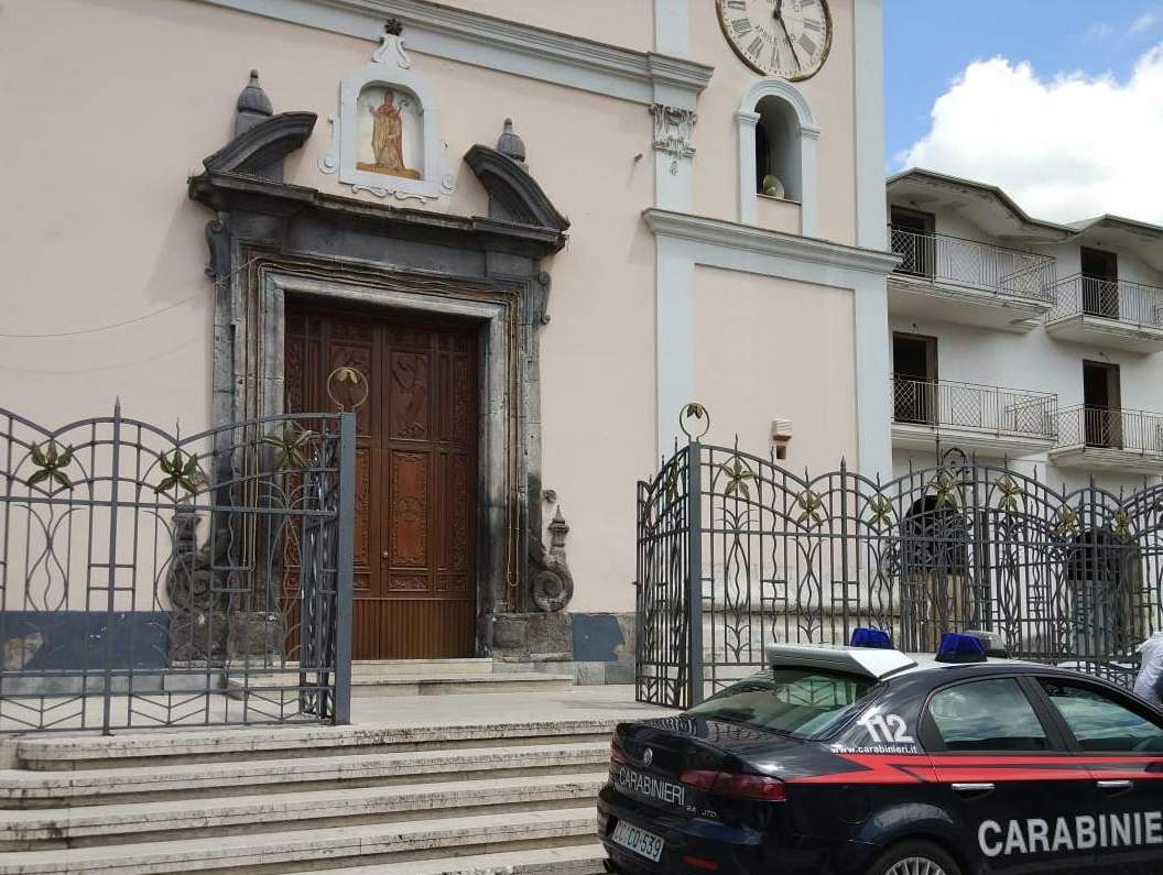 Mugnano del Cardinale| Furto di oggetti sacri nella chiesa di Maria SS del Carmine, denunciata una donna