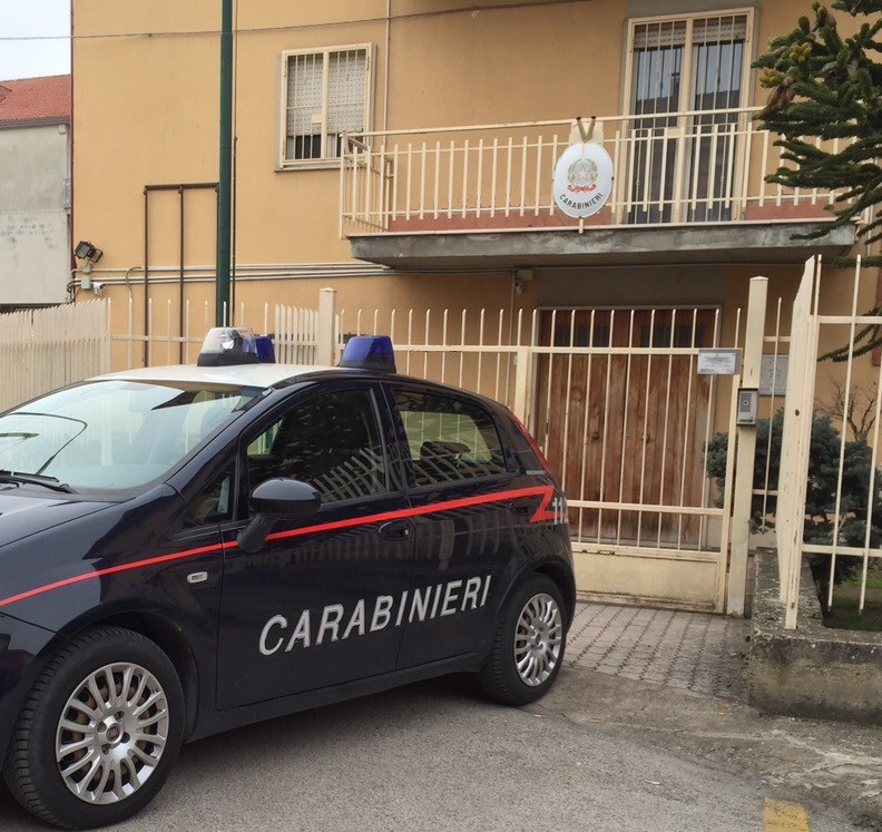 Grottaminarda| Si barrica in casa e minaccia di farsi del male: Carabinieri forzano la porta