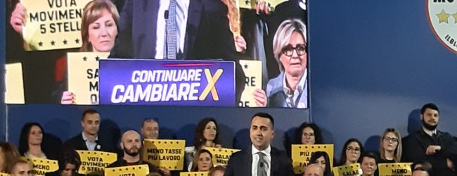 Avellino| Di Maio in comizio attacca Berlusconi, Salvini e De Luca ma è contestato dagli operai