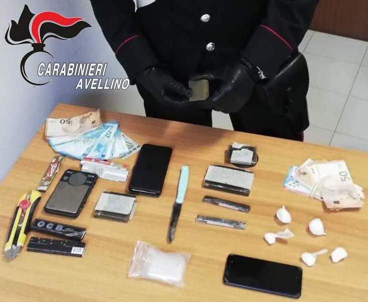 Lioni| Fuga a un posto di controllo, 33enne e pusher locale arrestati con droga e contanti