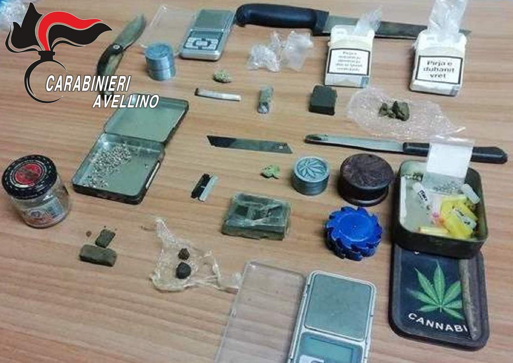 Montoro| Hashish e marijuana, due giovani ai domiciliari per spaccio