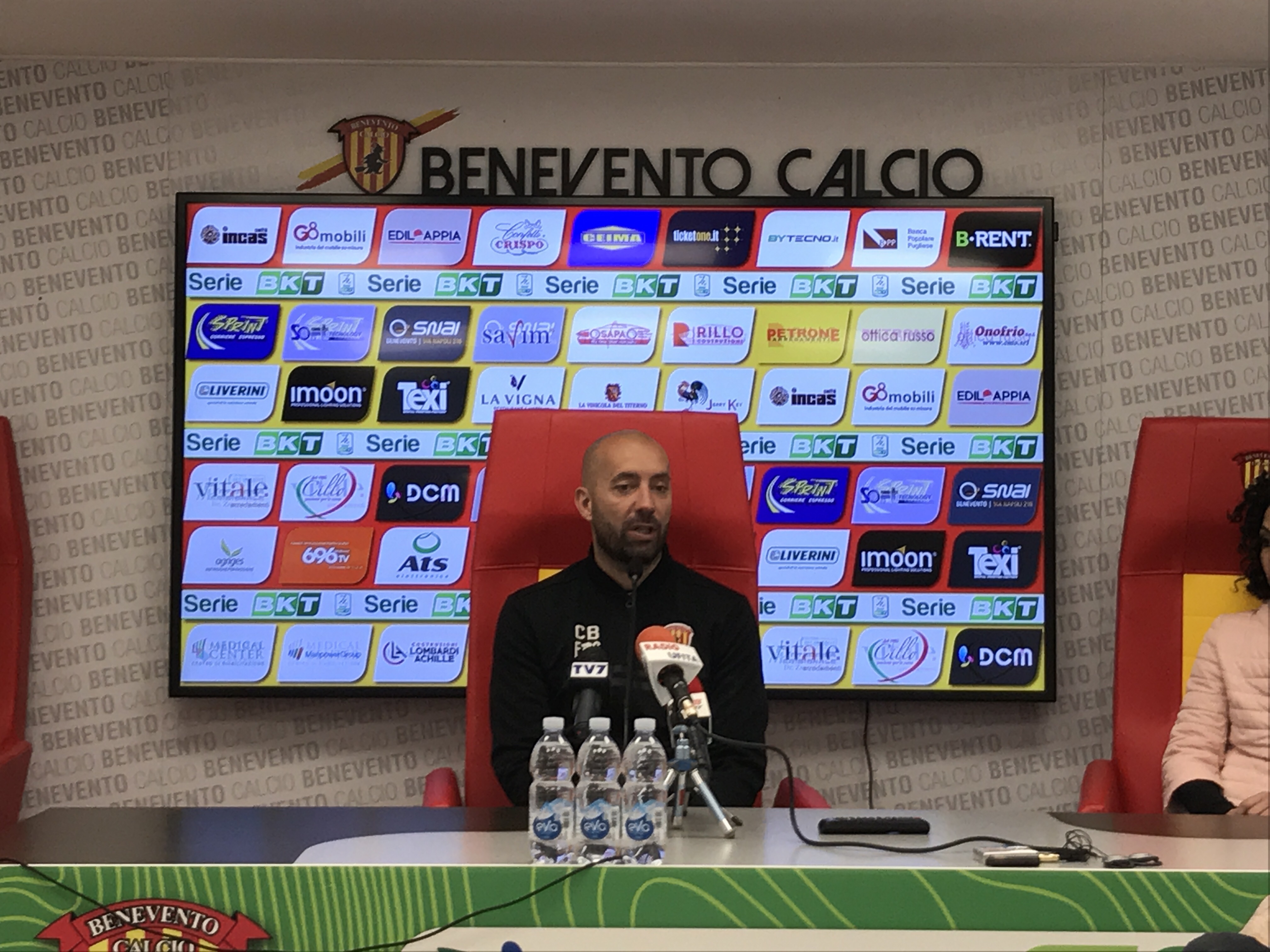 Benevento, Bucchi: “Gara emblema della nostra stagione. Abbiamo poco tempo per maturare, dobbiamo giocarci i Play Off”