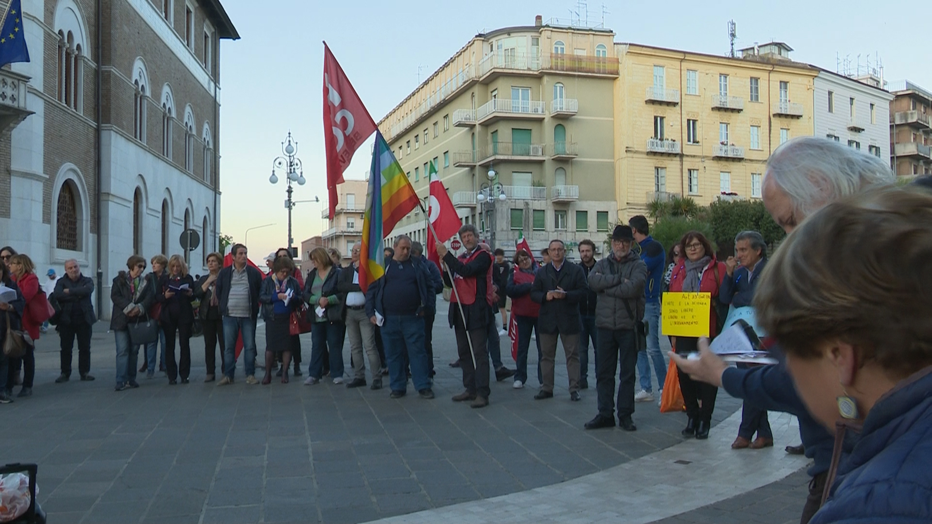Benevento| “Le idee non si processano”: il sit-in a sostegno della prof Dell’Aria