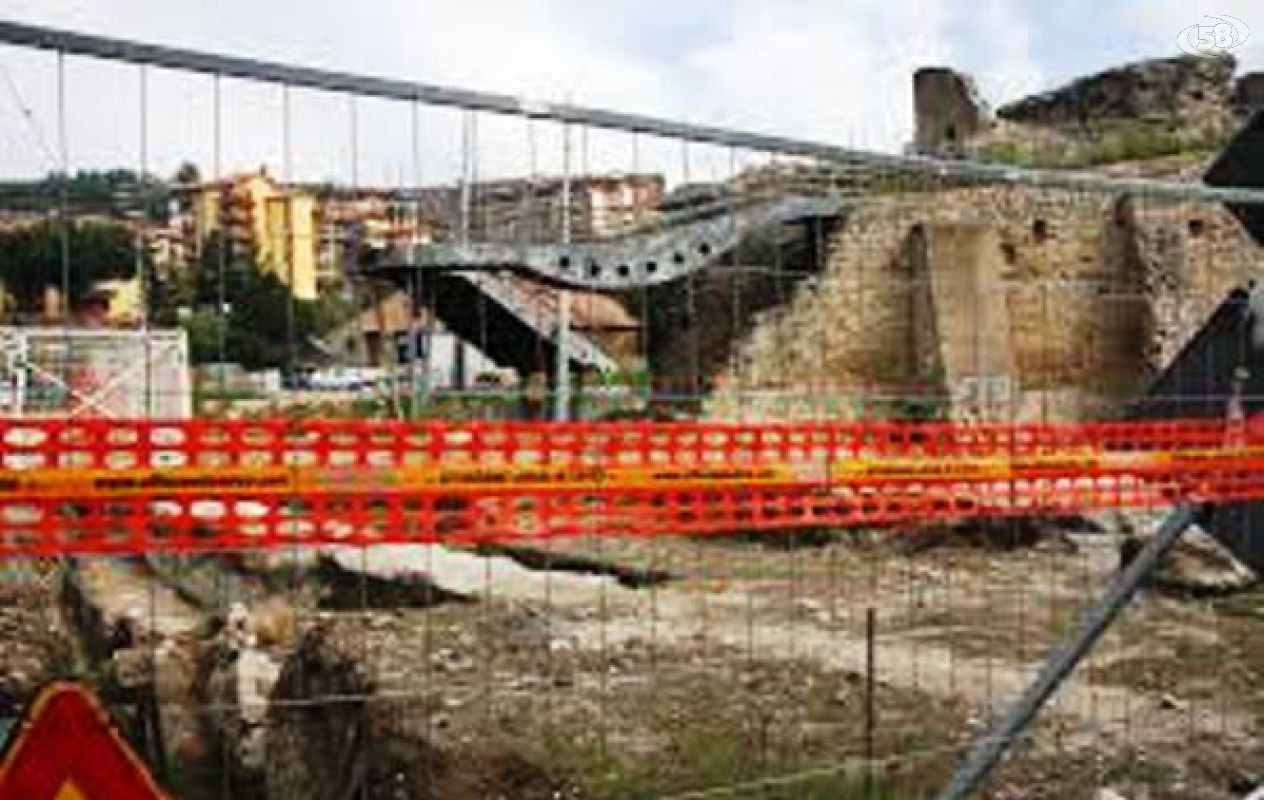 Avellino| Viola i sigilli ed entra nell’area sequestrata di Piazza Castello, denunciato 35enne