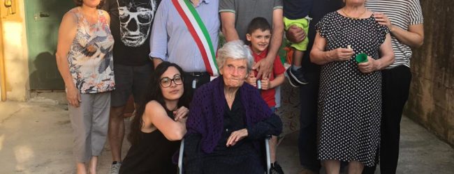 Compie 108 anni la nonna d’Irpinia Maria Bevilacqua. Il sindaco Sarno: Volturara culla di longevità