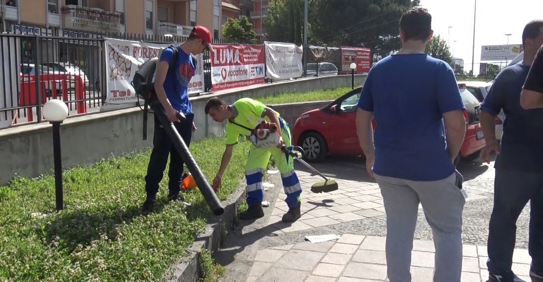 Festa del Sacro Cuore, i giovani ripuliscono il quartiere Cappuccini