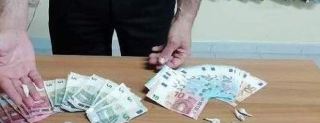 Montoro| Spaccio, 65enne ai domiciliari: aveva 19 dosi di eroina e 980 euro in contanti