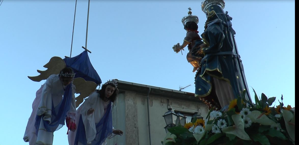 Cervinara| Bagno di folla per il Volo dell’Angelo