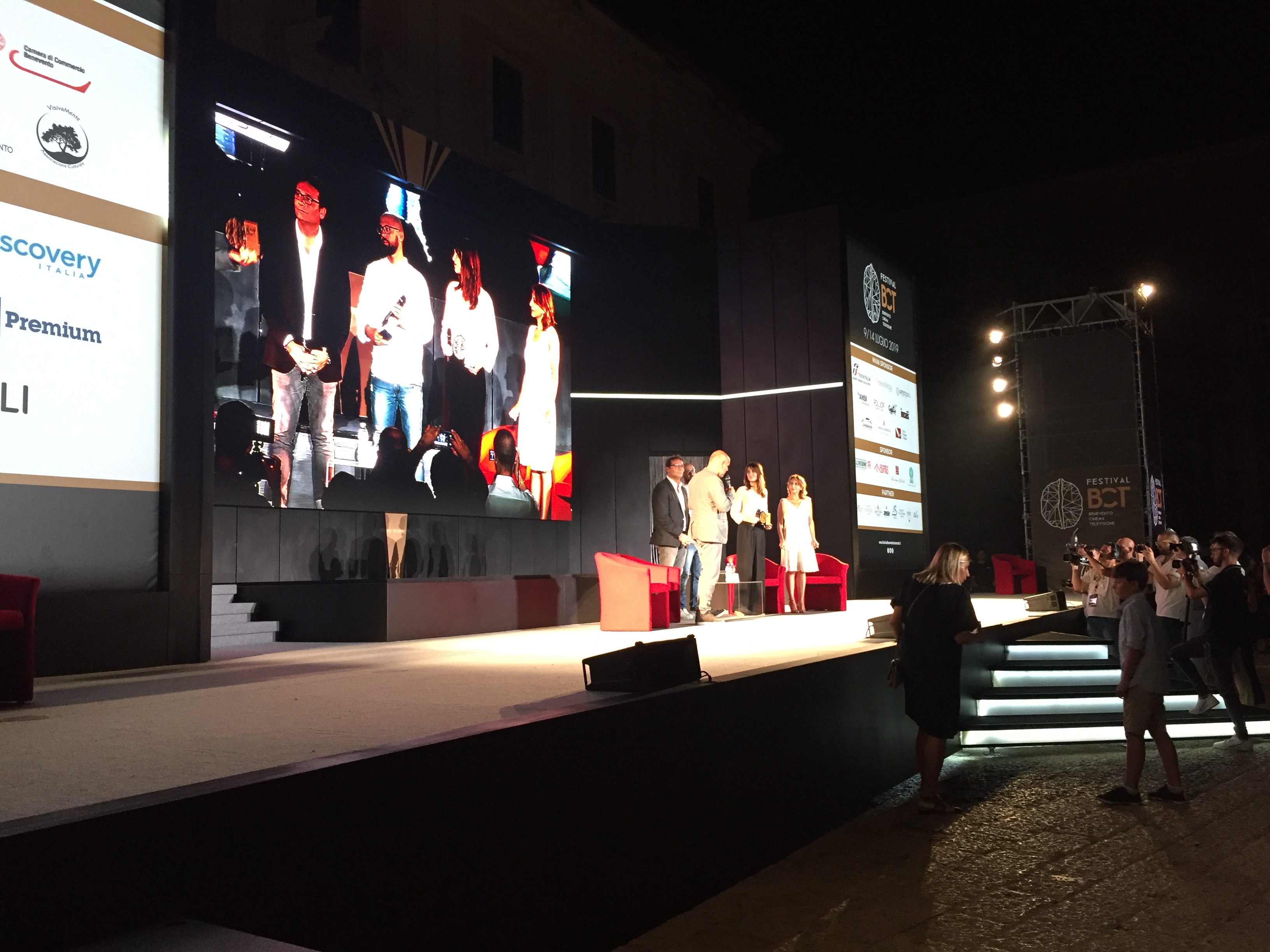 Benevento| Polvere di stelle sul BCT. La simpatia della Cortellesi illumina Piazza Roma