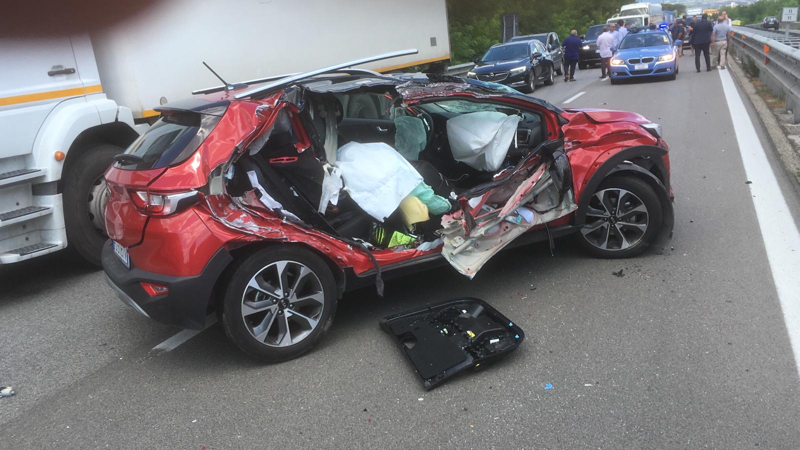 Scontro auto-tir sul Raccordo di Benevento, disagi per la circolazione
