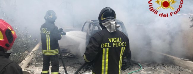 Solofra| Auto in fiamme, paura in via Selva Piana