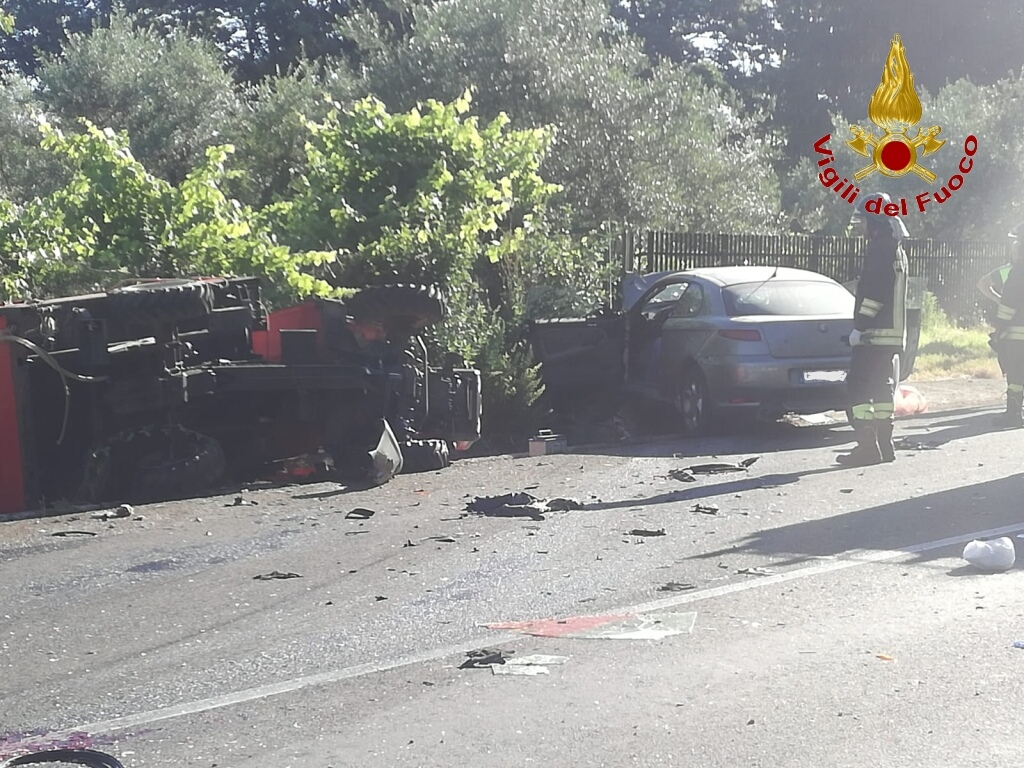 Chiusano San Domenico| Auto contro trattore sulla statale 400, due morti