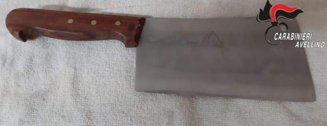 Montecalvo irpino| Tenta di uccidere il fratello con una mannaia e ferisce al volto un ragazzo, arrestato un 45enne