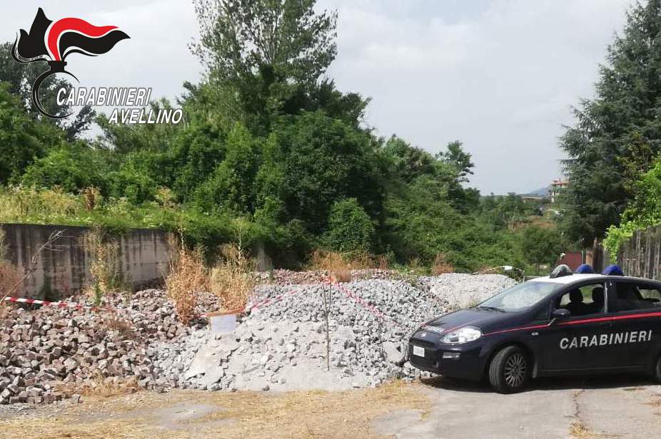 Solofra| Realizza l’asfalto e getta gli scarti in un’area comunale, denunciato titolare ditta