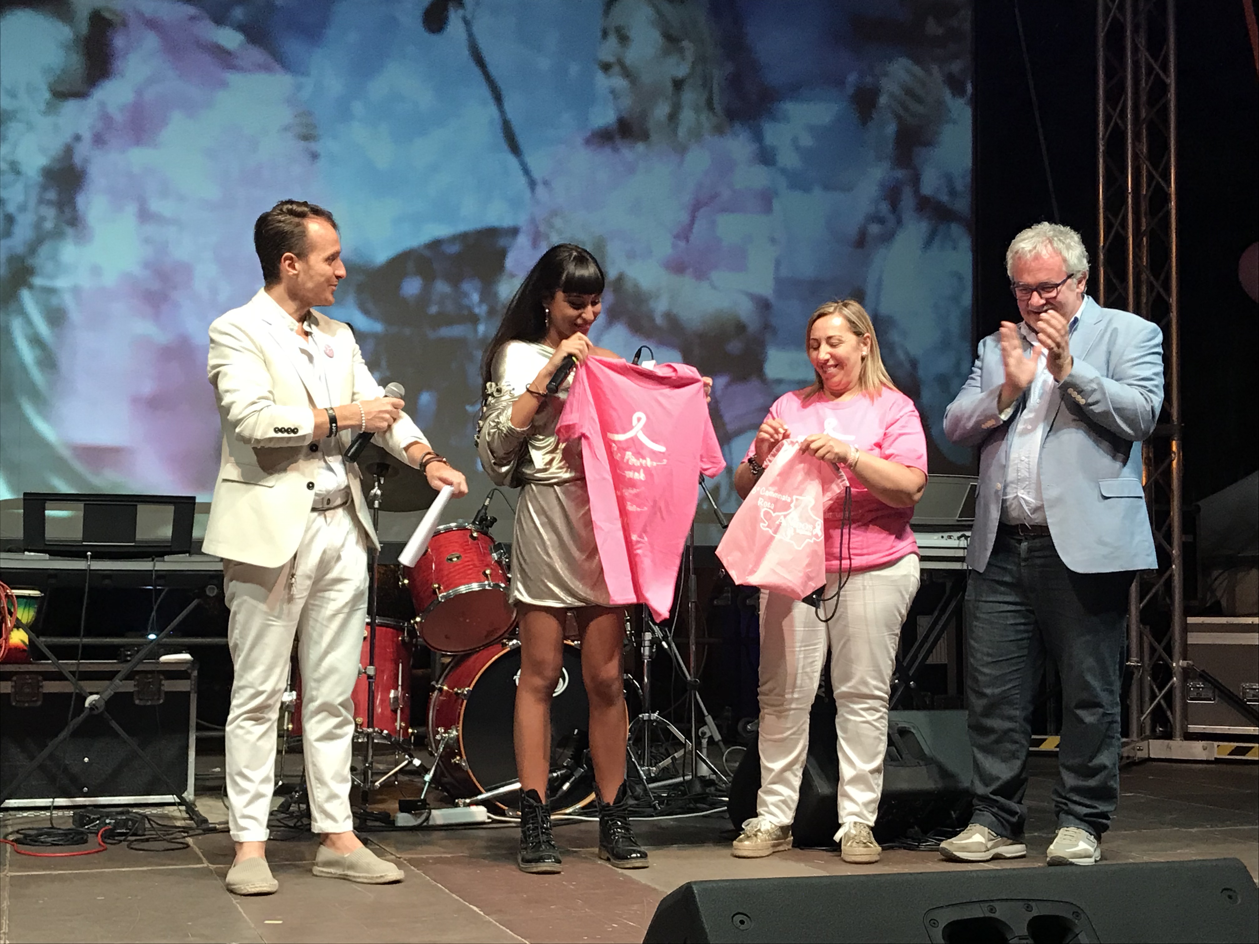 S.Nicola Baronia|The power of pink, artisti e istituzioni sul palco rosa per la prevenzione