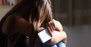 Video “hard” di una 16enne finisce in rete: il caso in un piccolo centro avellinese