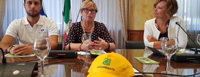 Il Forum dei Giovani dona kit “Puliamo il mondo” ai capoluoghi campani. D’Amelio: “Educazione ambientale è educazione alla legalità”