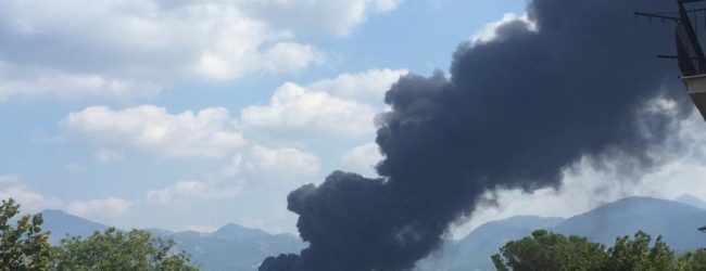 Avellino| Incendio fabbrica, squadre dei Vigili del Fuoco da tutta la regione