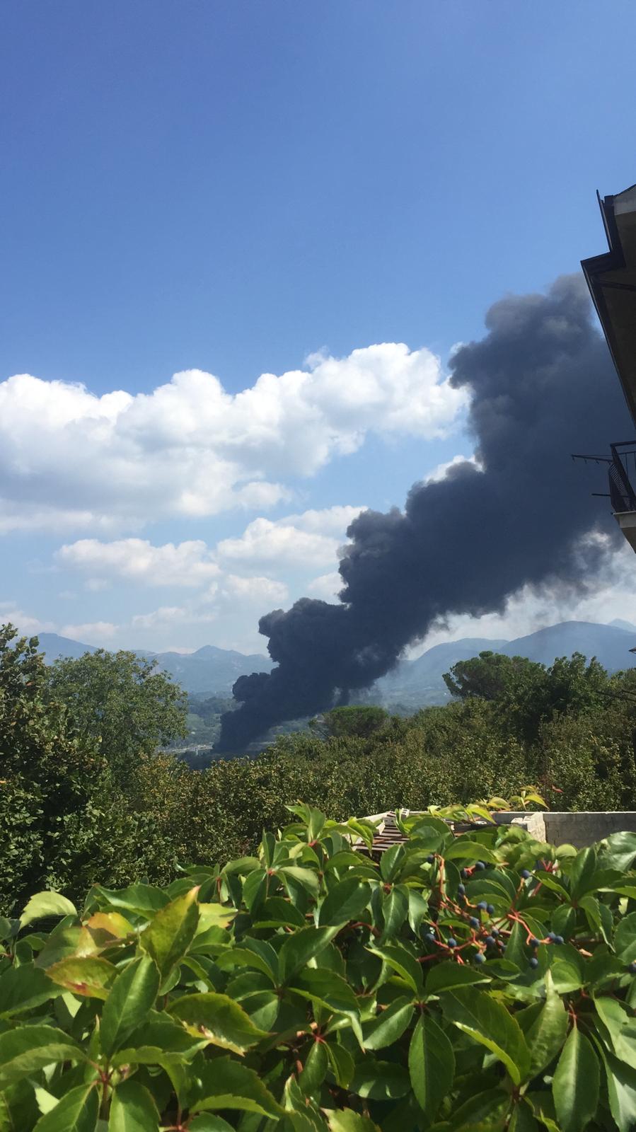 Avellino| Incendio fabbrica, squadre dei Vigili del Fuoco da tutta la regione