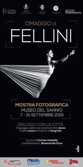 Benevento| “Dialogo con la città”, si inaugura la mostra fotografica che narra l’Omaggio a Fellini al Museo del Sannio sabato 7 settembre