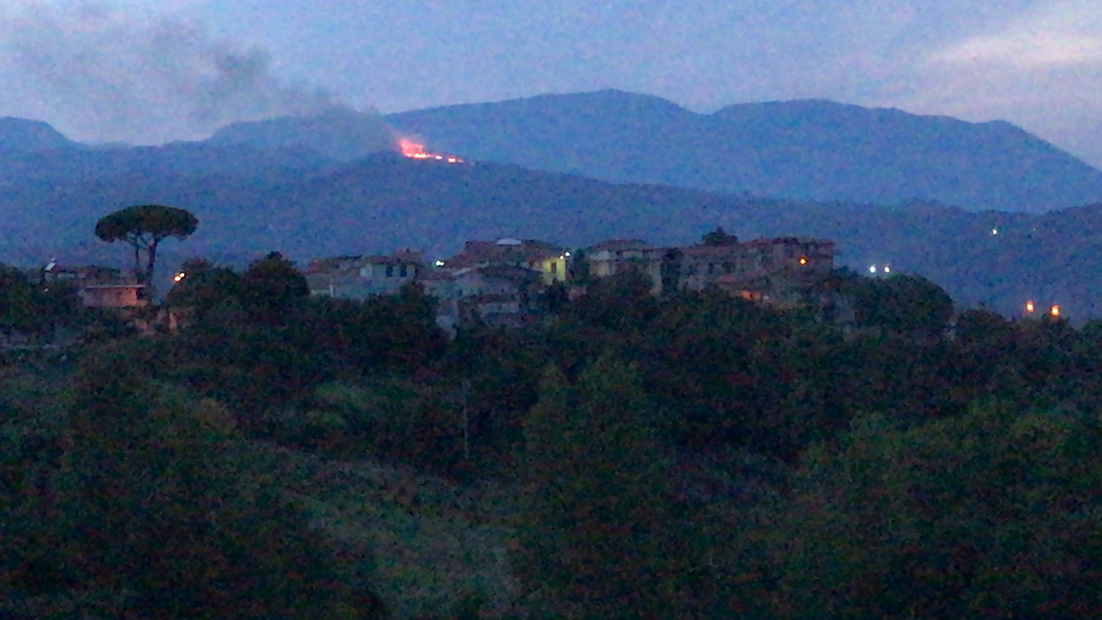 Fiamme nel Sannio, incendio a Montemauro