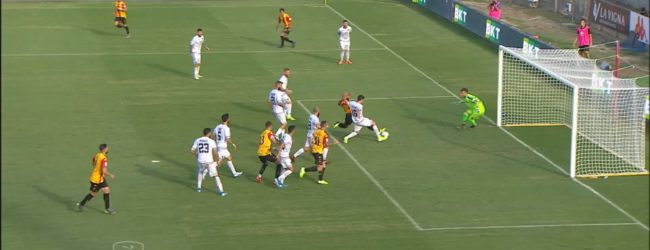 Benevento-Cosenza, il giallo del gol: Armenteros o Autorete?