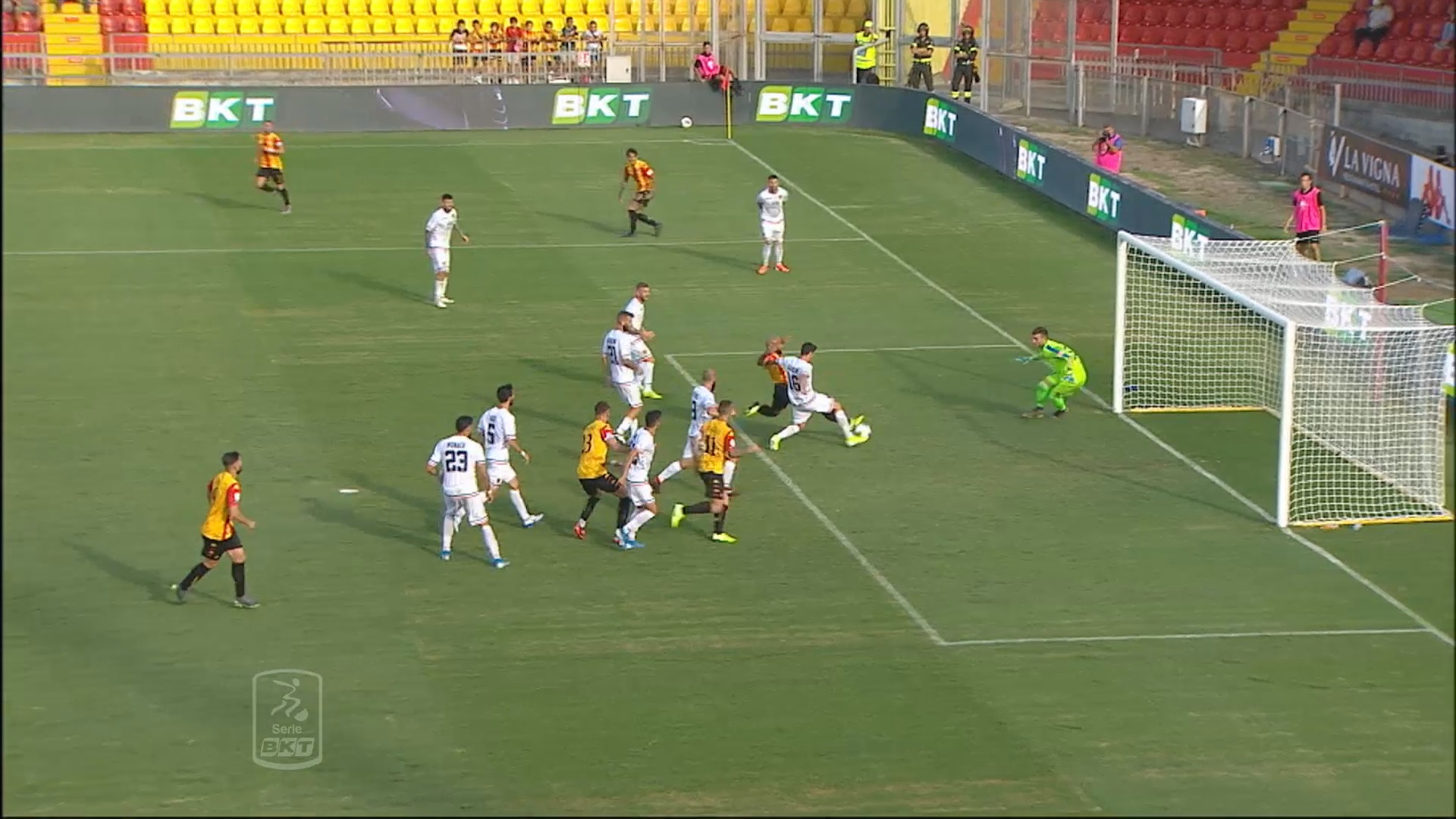 Benevento-Cosenza, il giallo del gol: Armenteros o Autorete?