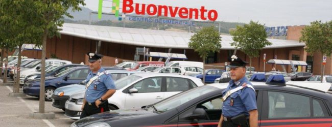Benevento: Carabinieri smascherano una coppia di ladri seriali nel centro commerciale ”Buonvento”