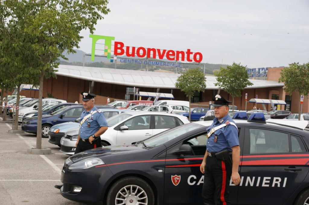 Benevento: Carabinieri smascherano una coppia di ladri seriali nel centro commerciale ”Buonvento”