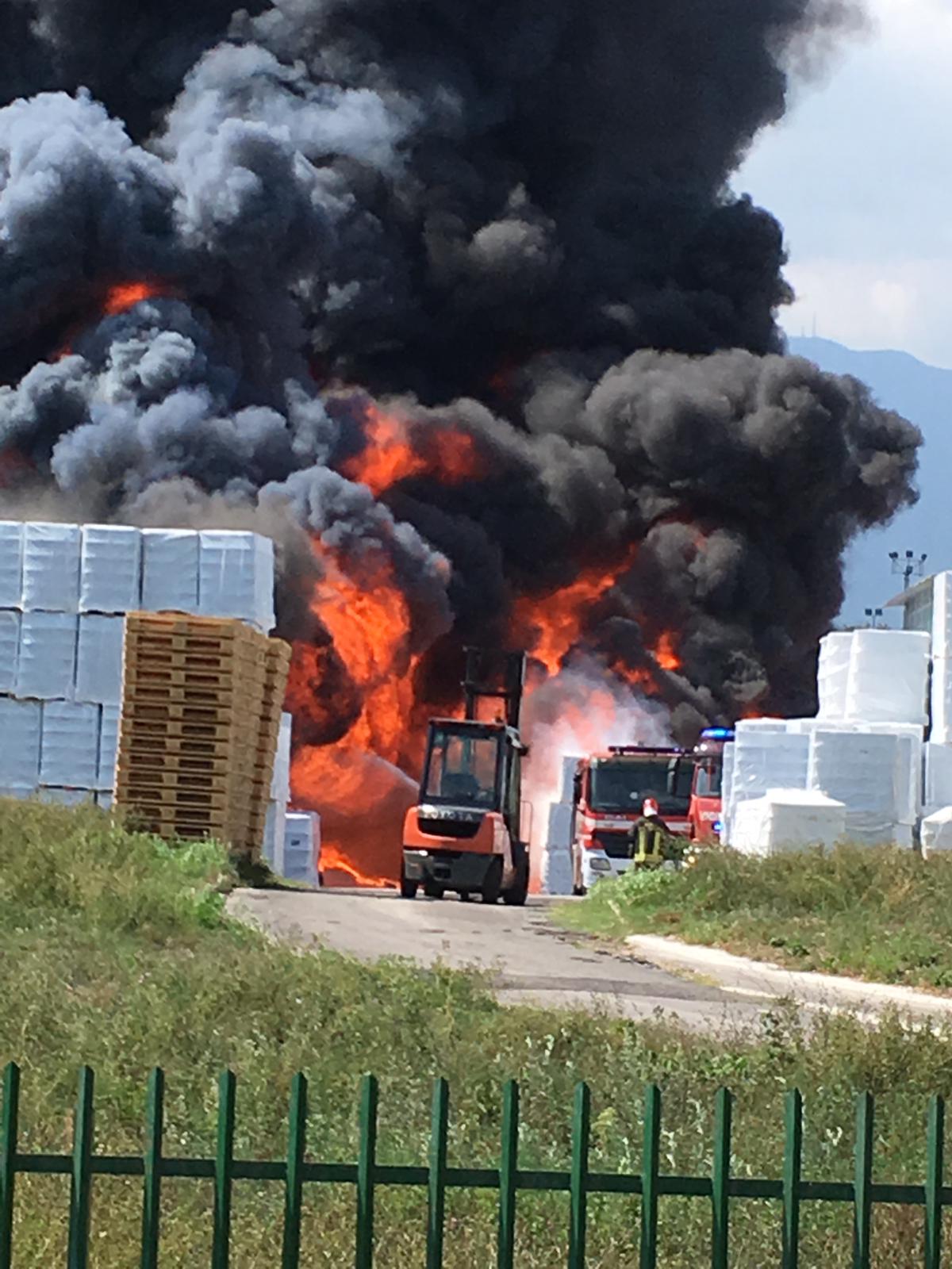 Avellino| Incendio ICS: non si esclude ipotesi dolosa