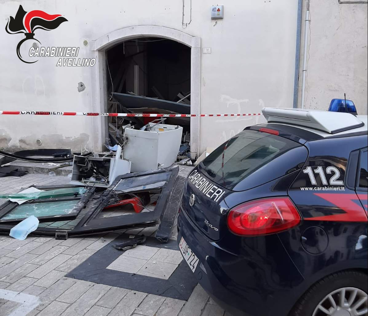 Teora| Esplosivo nel bancomat della Banca Popolare di Bari, bottino da quantificare