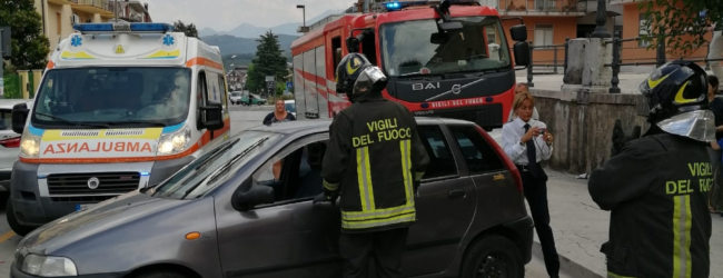 Avellino| Sbanda con l’auto e finisce contro un veicolo in sosta, 45enne ricoverato al Moscati