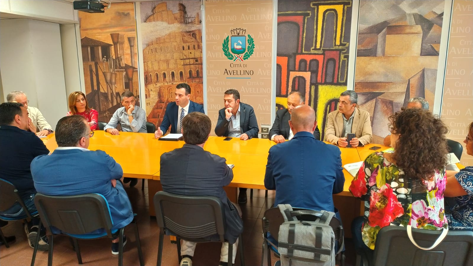 Avellino| Rogo alla Ics, tavolo operativo in Comune: lunedì gli esiti completi dei test sugli alimenti