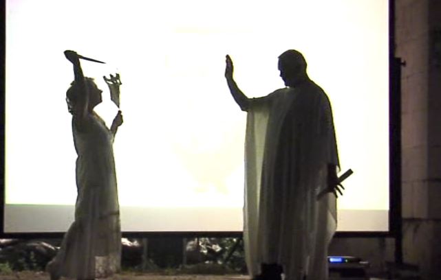 Benevento| Sgarbi al Teatro Romano per “Città Teatro”:critiche positive al collega Creta