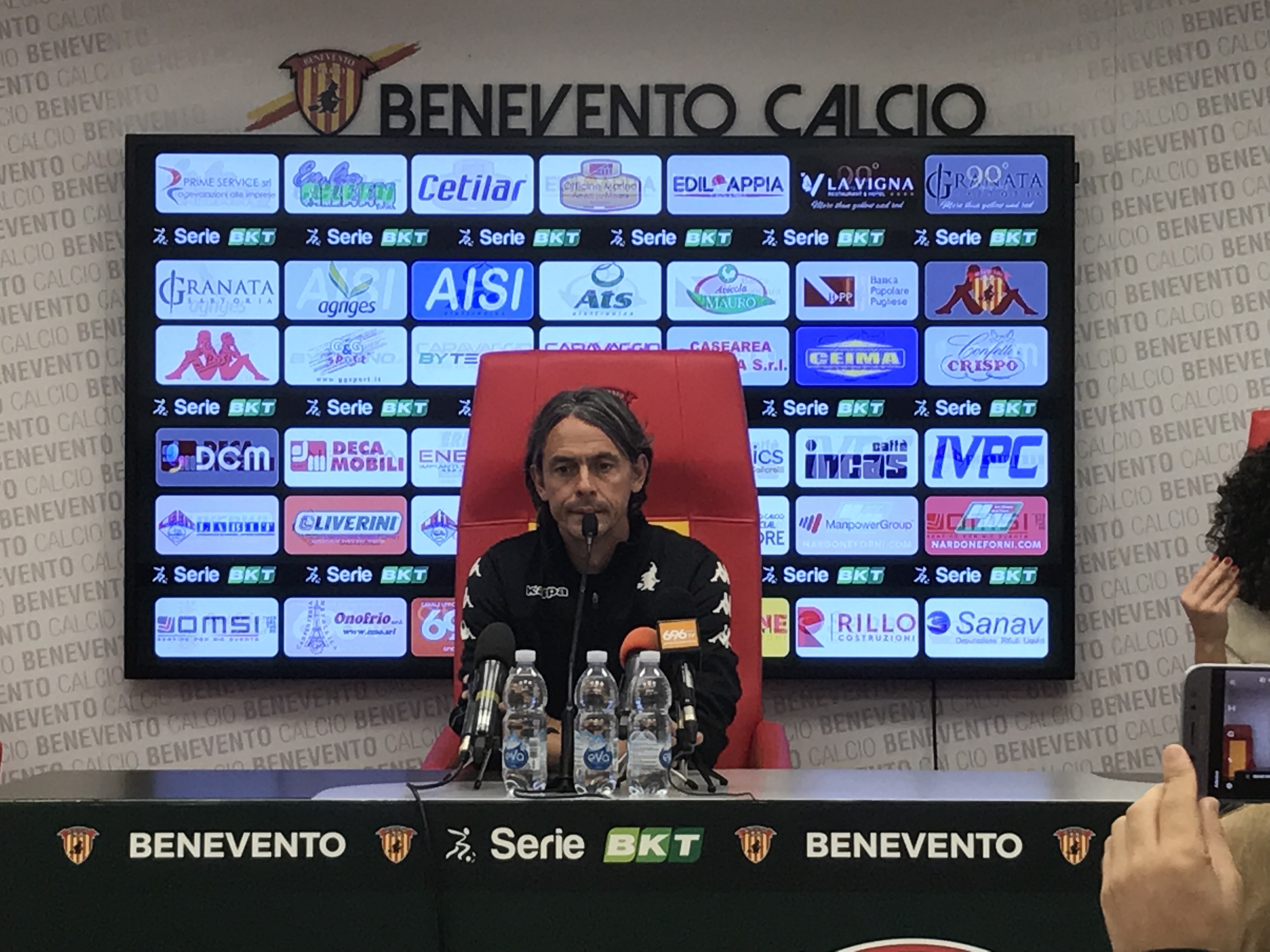 Benevento, Inzaghi: “Sembra quasi che qualcuno aspetti la prima sconfitta. Giocando così arriveremo lontano”