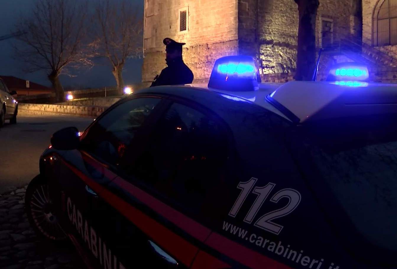 Lioni| Sorpreso di notte fuori dalla propria abitazione, denunciato pregiudicato di Lioni