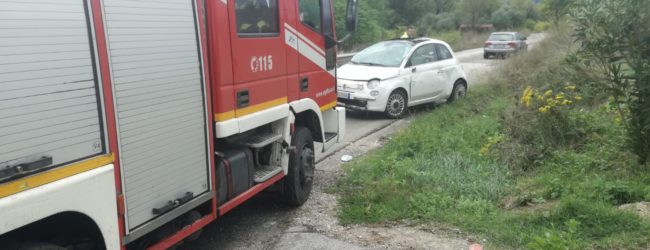 Auto si ribalta lungo la complanare Contrada Olivola- Benevento: donna ferita