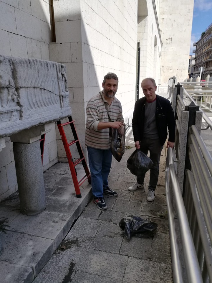 Benevento| Sarcofagi pieni di rifiuti, De Lucia (M5S) ringrazia autori pulizia