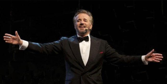 Christian De Sica vince il “Premio Penisola Sorrentina Arturo Esposito” per il teatro.