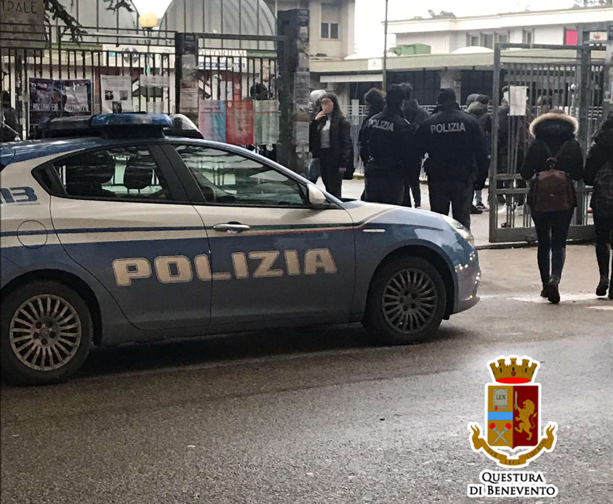 Benevento| “Scuole Sicure”, la Polizia di Stato torna in campo con attività di vigilanza e controllo presso gli istituti scolastici.