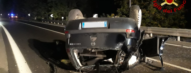 Manocalzati| Auto sbanda e si capovolge, 26enne ferito ricoverato al “Moscati”