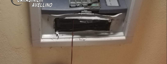 Savignano Irpino| Tentano di scassinare il bancomat della Bcc Flumeri, costretti a fuggire dall’arrivo dei carabinieri