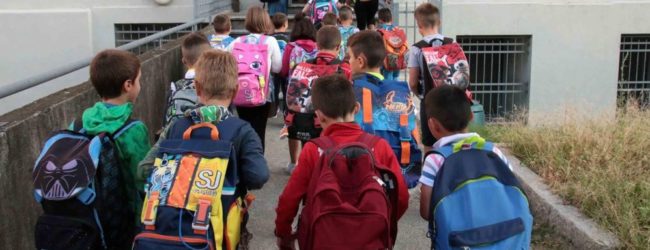 ”Alunni costretti a svuotare lo zaino per dimostrare un presunto furto”: la denuncia del sindaco di San Lorenzo Maggiore