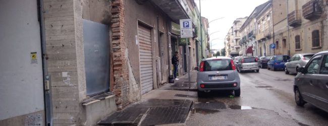 Benevento| Proiettili contro saracinesca di un negozio, indaga la Polizia