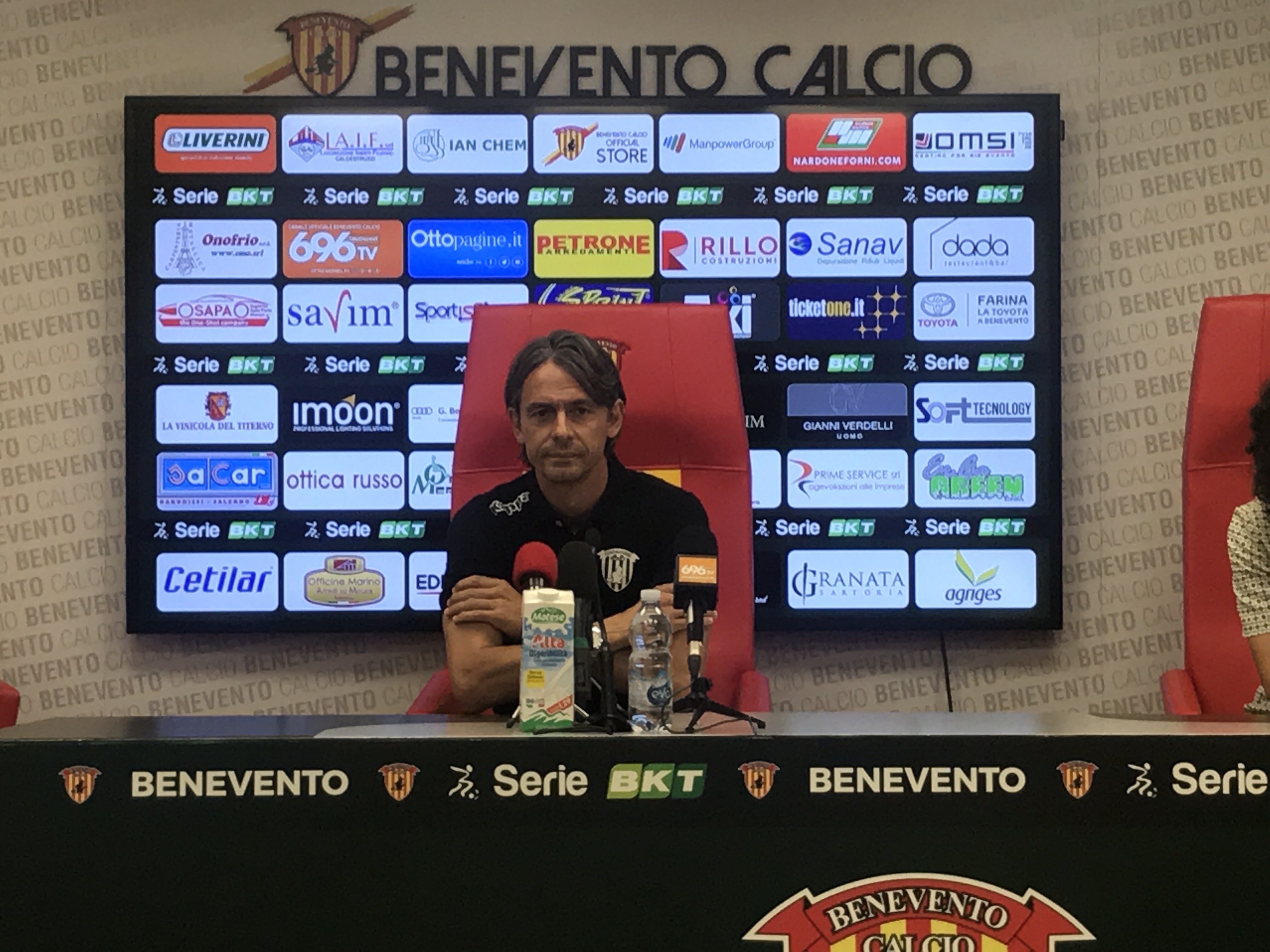 Benevento, Inzaghi: “Troppi complimenti sono arma a doppio taglio. Se molliamo siamo una squadra normale”