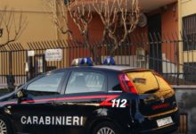 Aggredisce la madre per estorcerle denaro: arrestato 40enne di Sperone