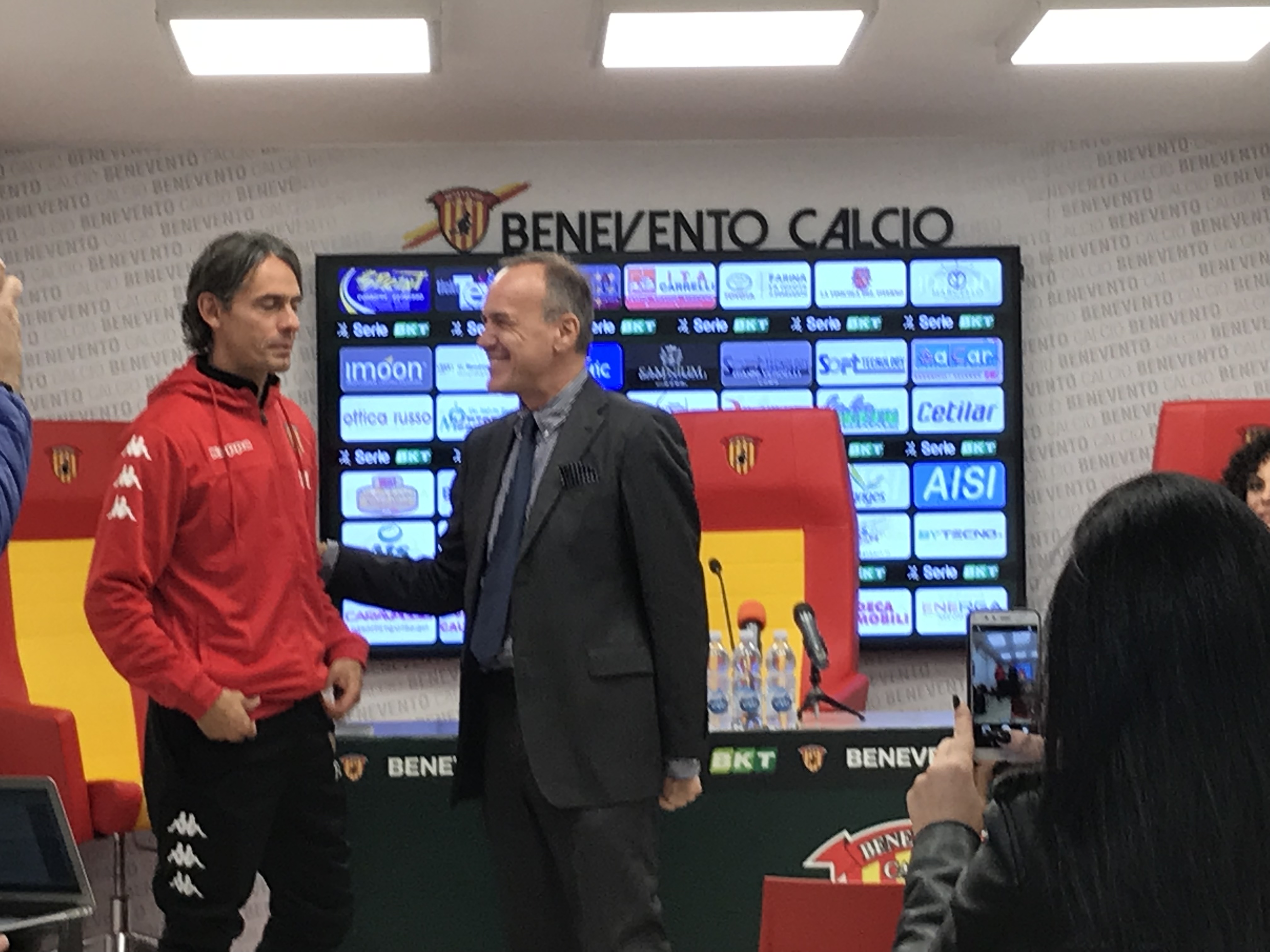 Benevento, il saluto tra Balata ed Inzaghi