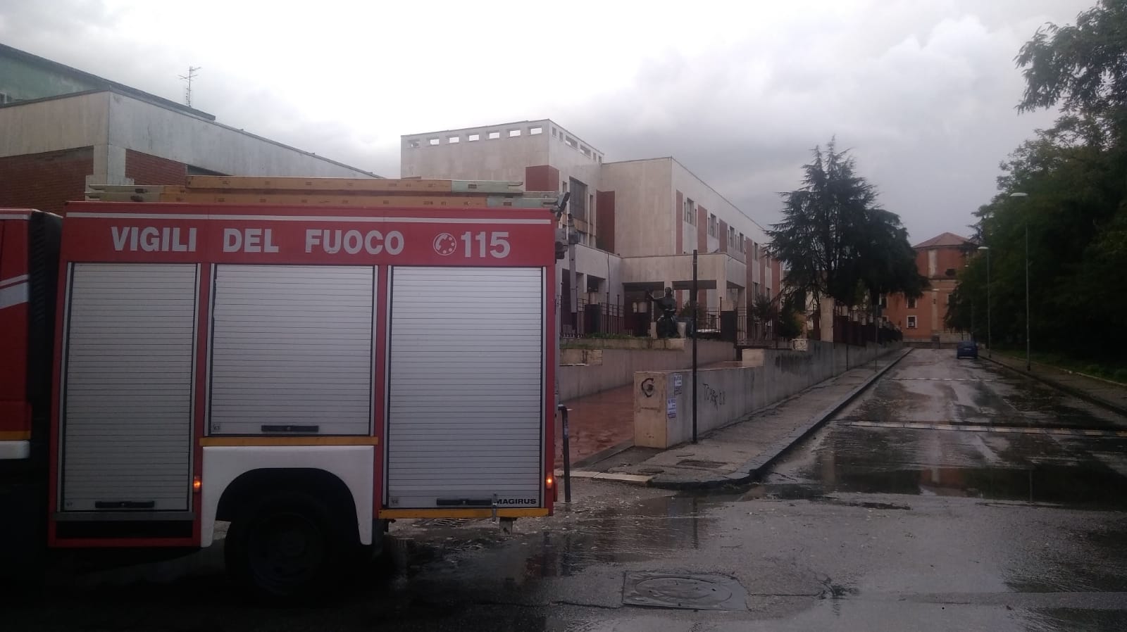 Benevento| Maltempo, allagata la “San Filippo Neri”. Dopo l’intervento dei VVFF problema risolto, domani scuola aperta