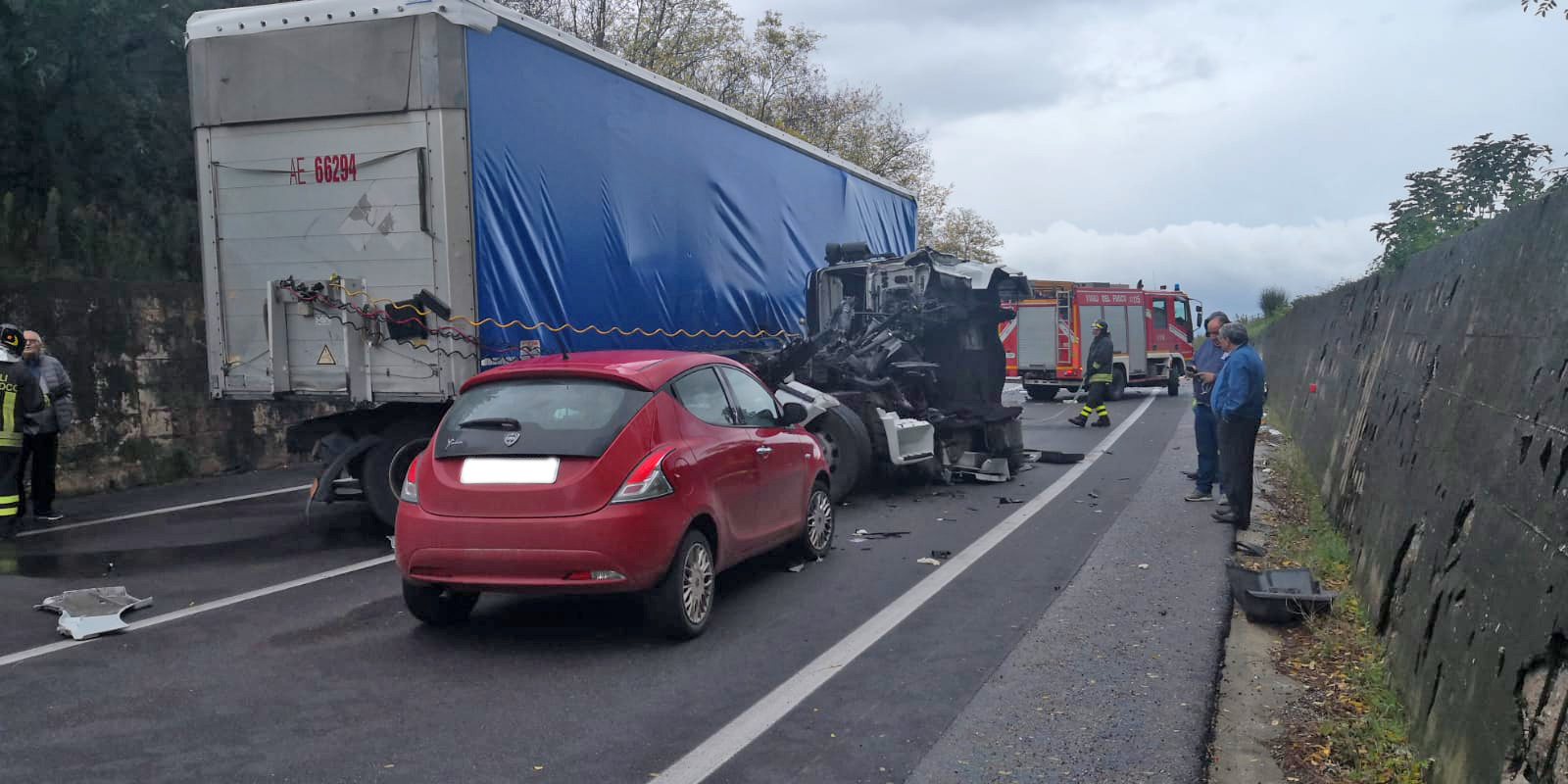 Ponte| Scontro tra due Tir sulla Telesina,un ferito in codice rosso